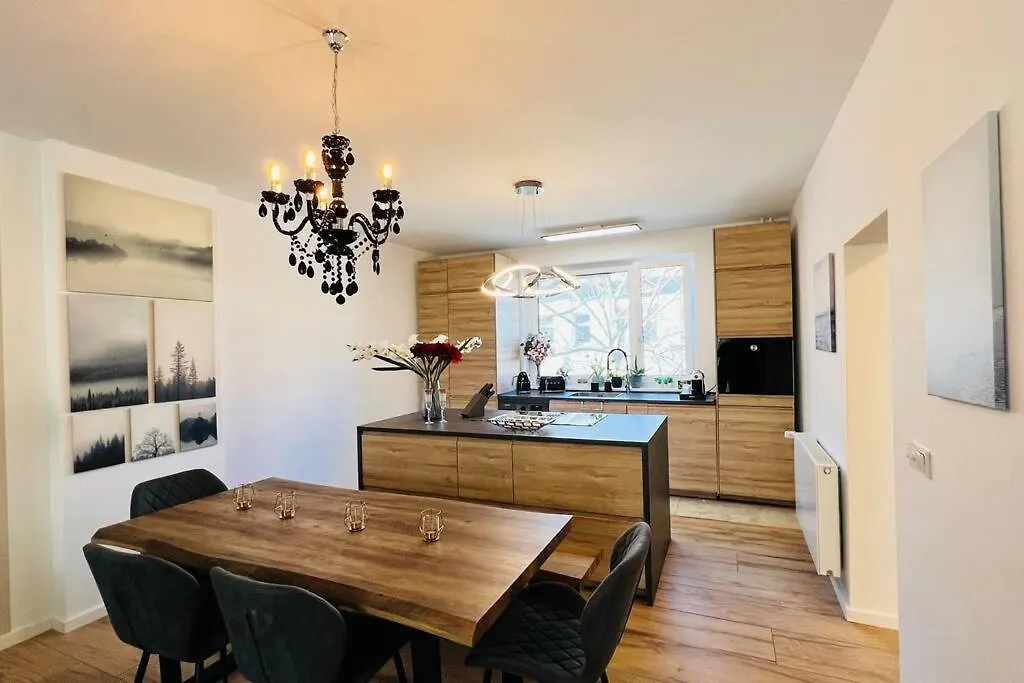 Central Designer 3 Room Apt With Terrace & Parking 베를린 아파트