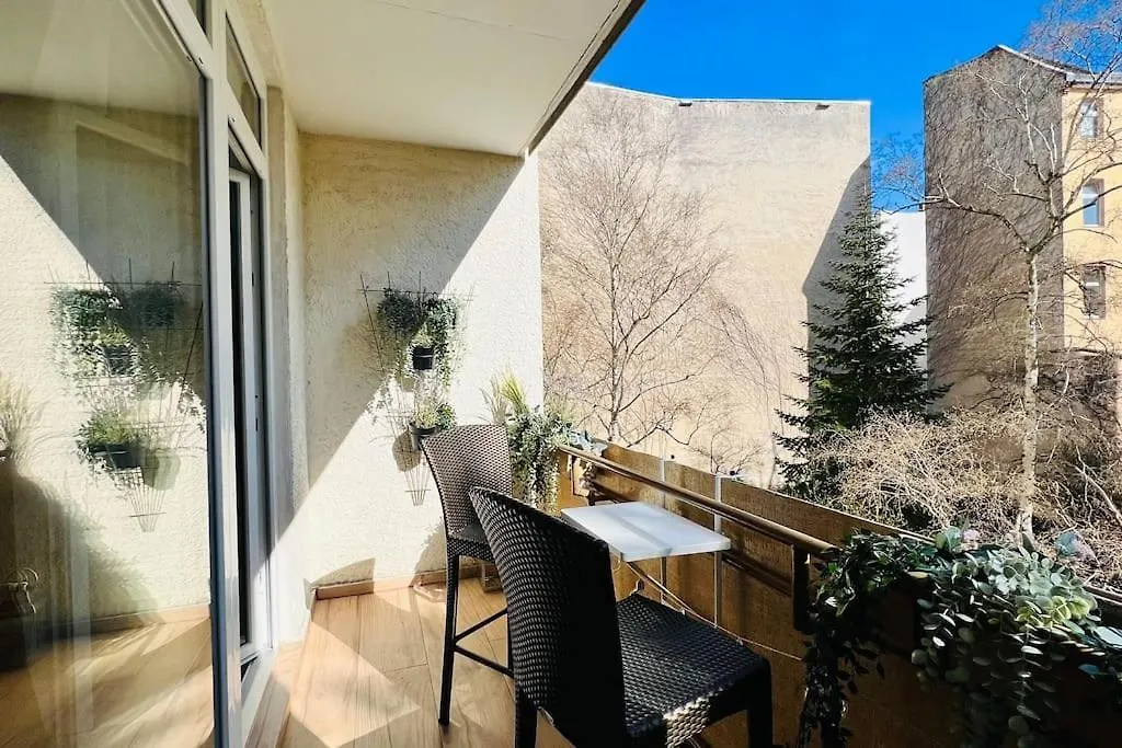 Central Designer 3 Room Apt With Terrace & Parking 베를린
