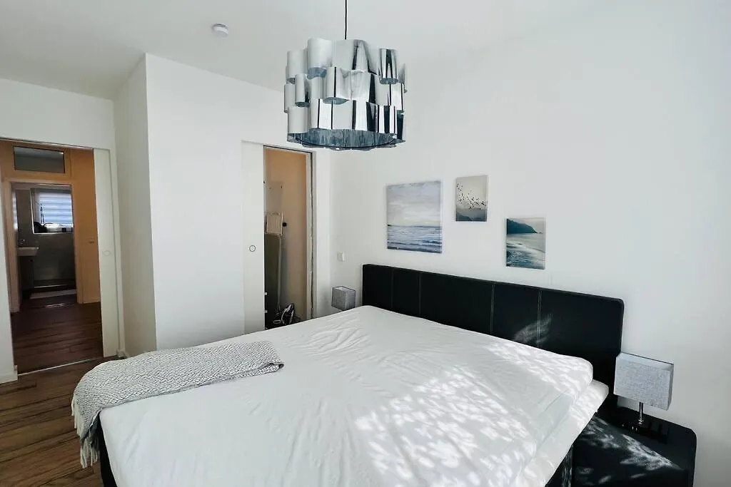 Central Designer 3 Room Apt With Terrace & Parking 베를린 아파트