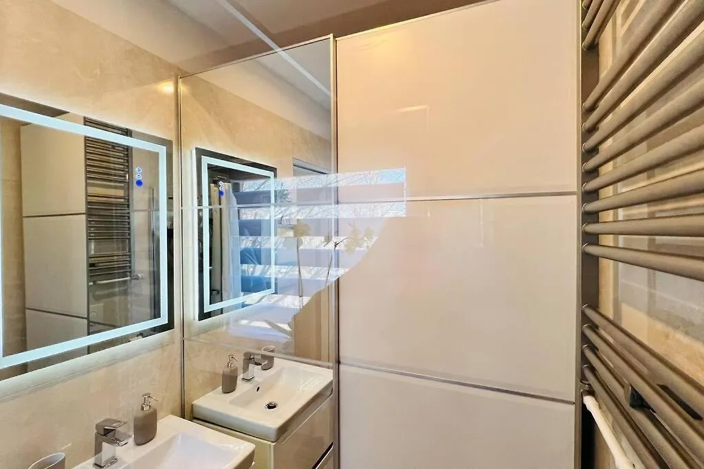 Central Designer 3 Room Apt With Terrace & Parking 베를린 독일